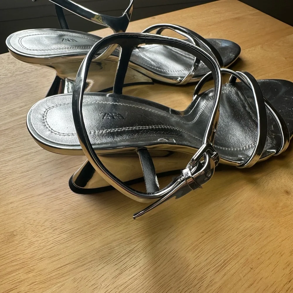 Mirrored Silver Metallic Wedge Sandals - Zara Size 6.5 - Picture 8 of 10